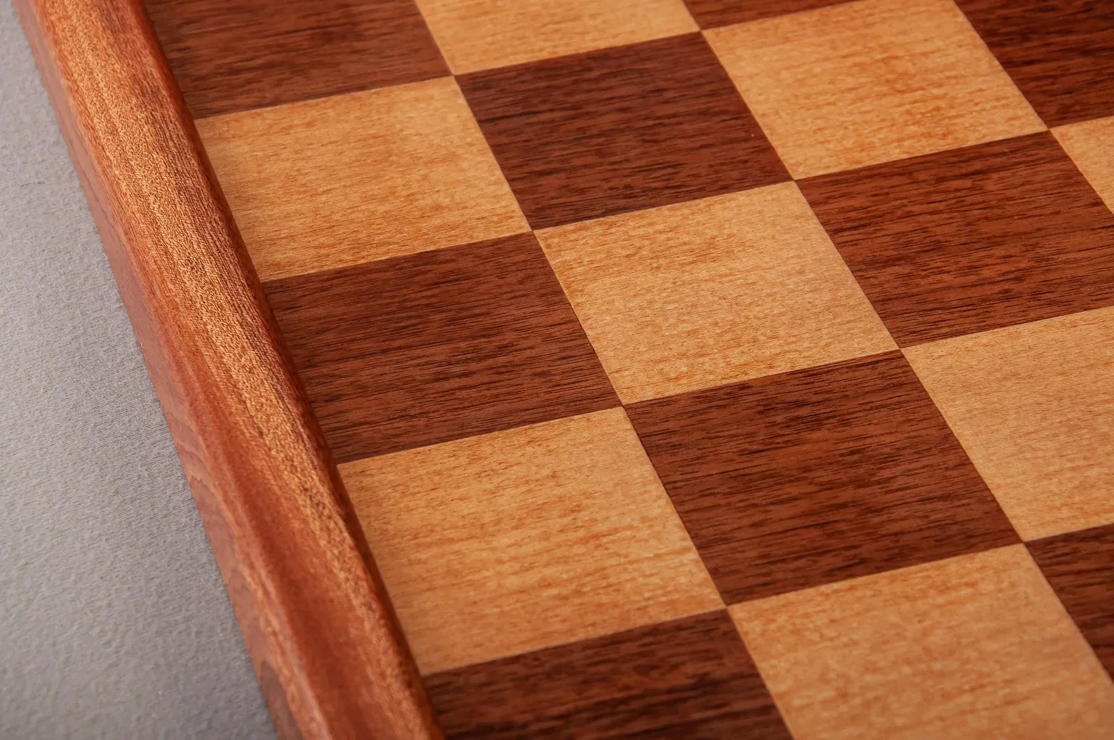 Superior Traditional Wood Chess Board - Noce Canaletto / Maple / Mahogany - 2.5" Squares - Image 2