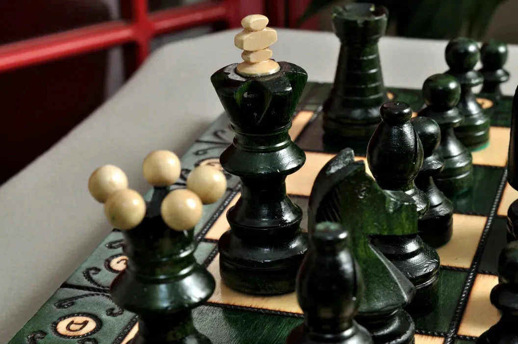 The Green Ambassador Chess Set - Image 10