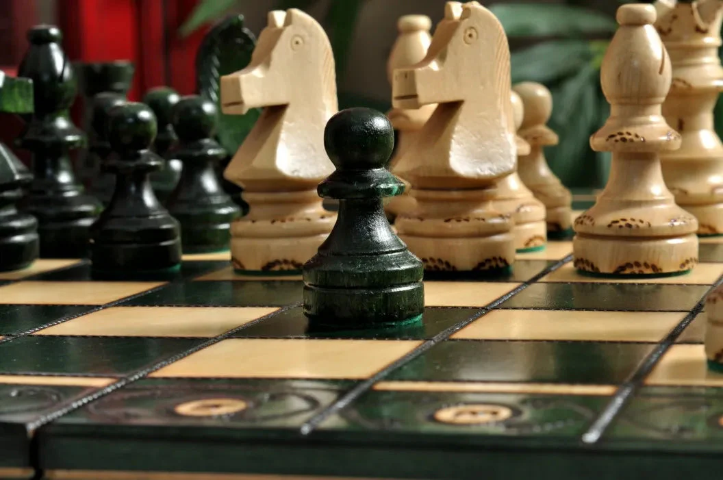 The Green Ambassador Chess Set - Image 7