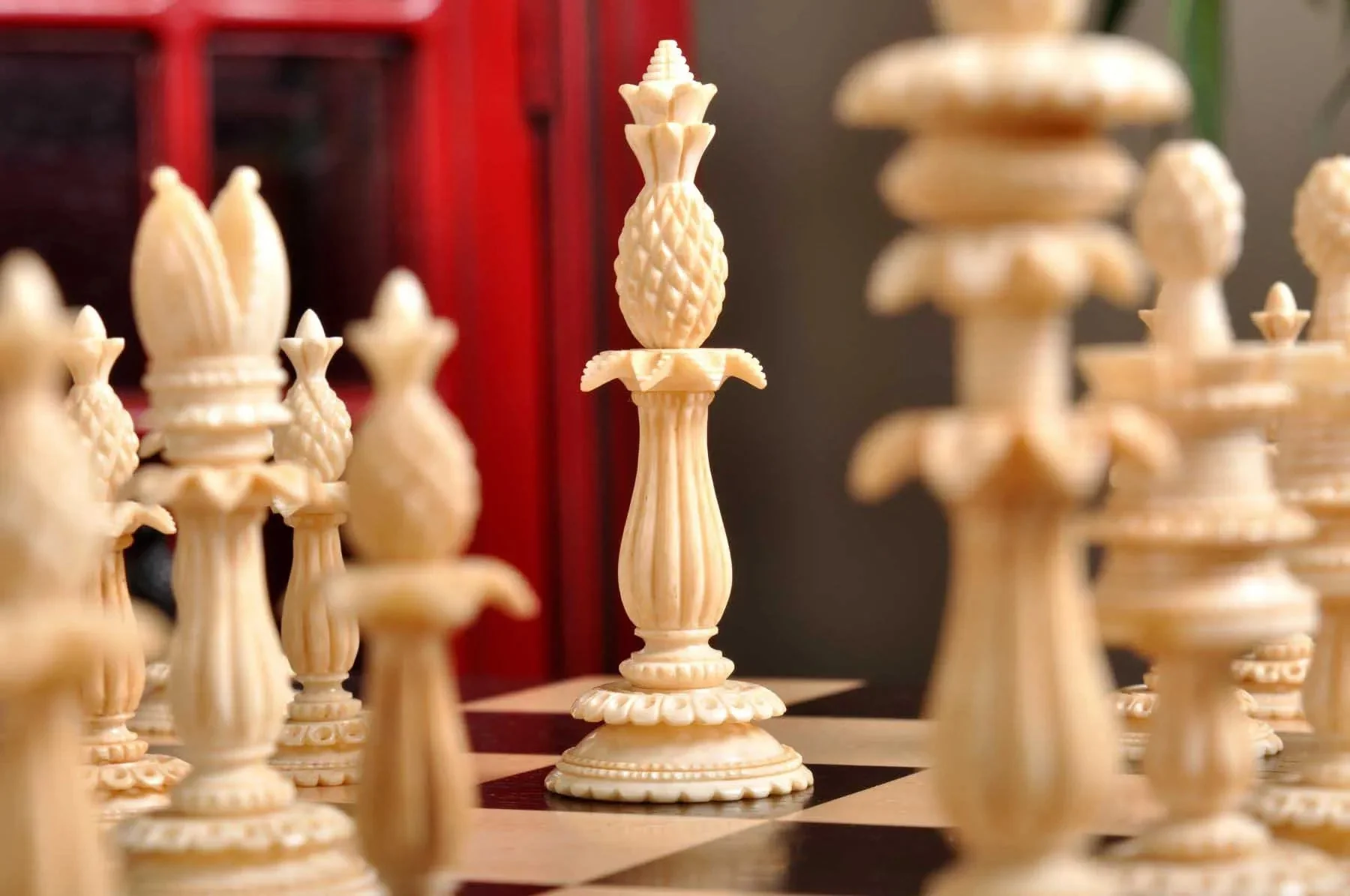 The Lund Anglo-Indian Reproduction Luxury Bone Chess Pieces - 4.75" King - Image 4
