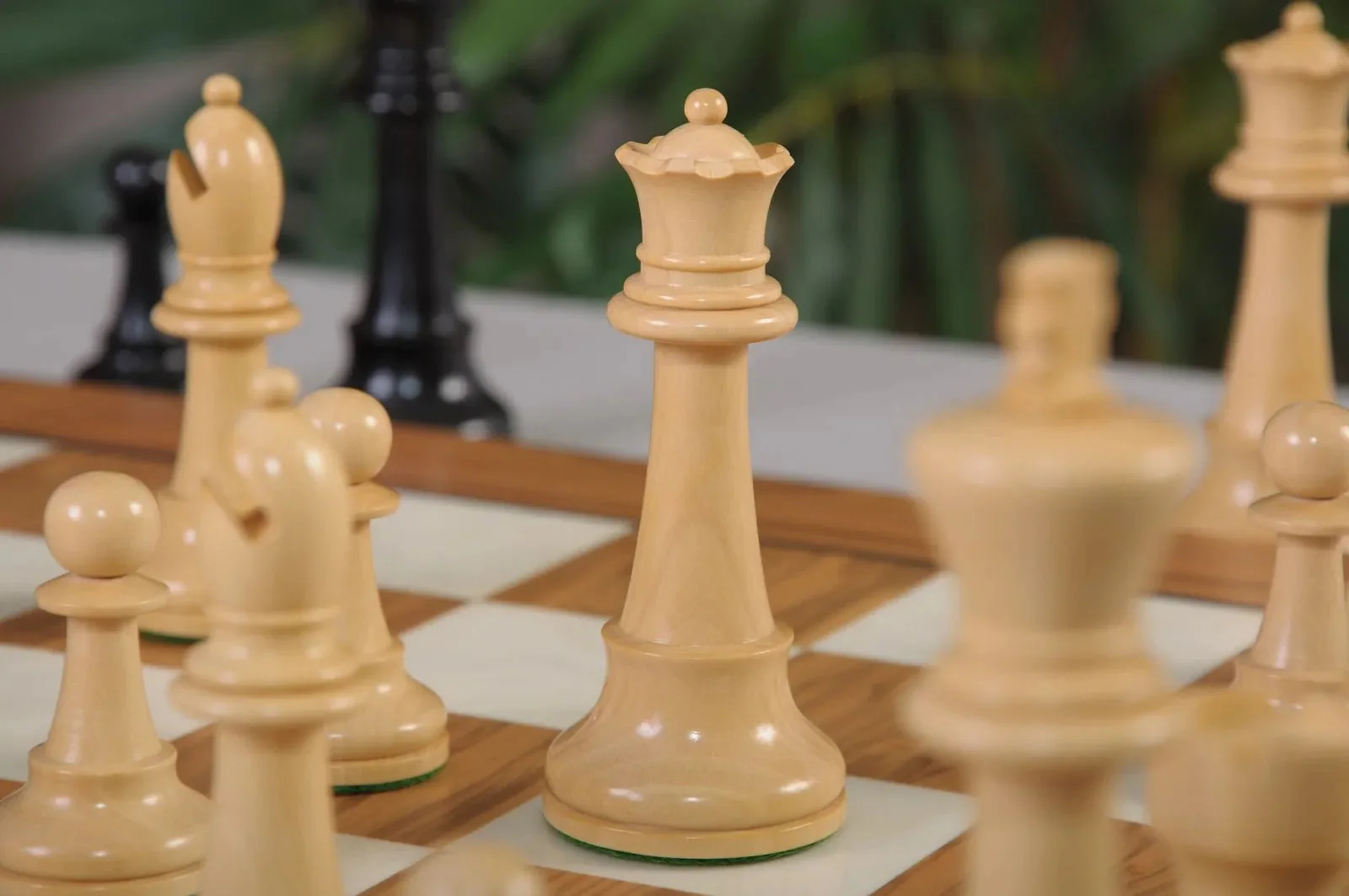 The Bayerswald Series Chess Pieces -  4.4" King - Image 2