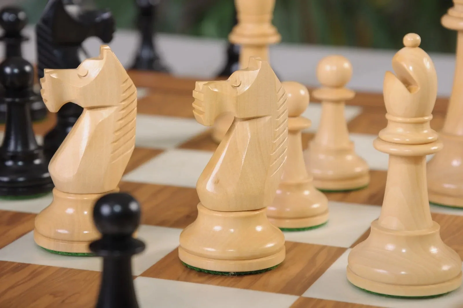 The Bayerswald Series Chess Pieces -  4.4" King - Image 5