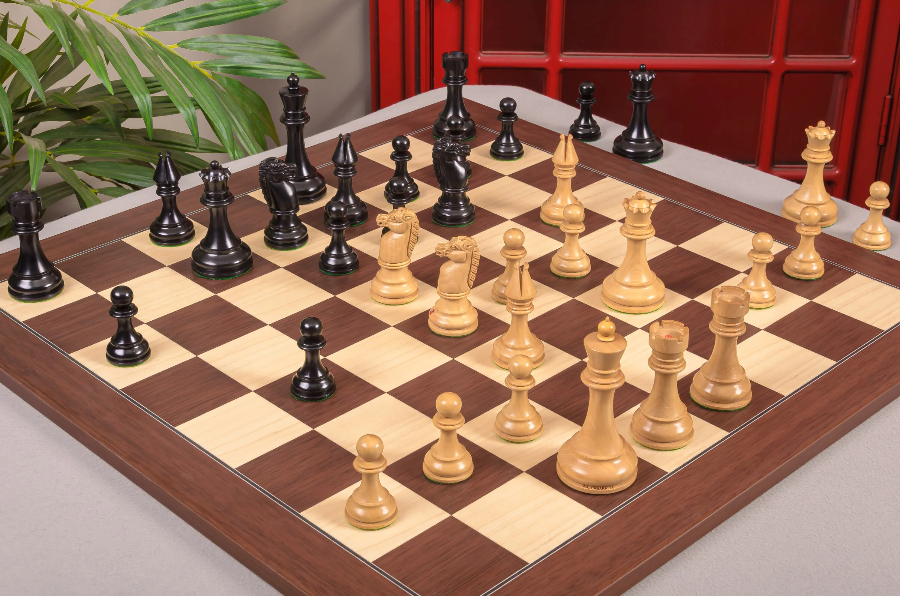 The British Chess Company Imperial Luxury Chess Pieces - 4.4" King - From the Camaratta Collection - Image 3