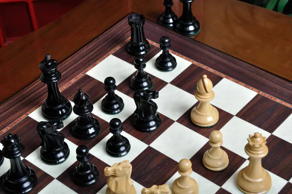 The British Chess Company - Staunton Popular Series Chess Pieces - 4.0" King - Image 5