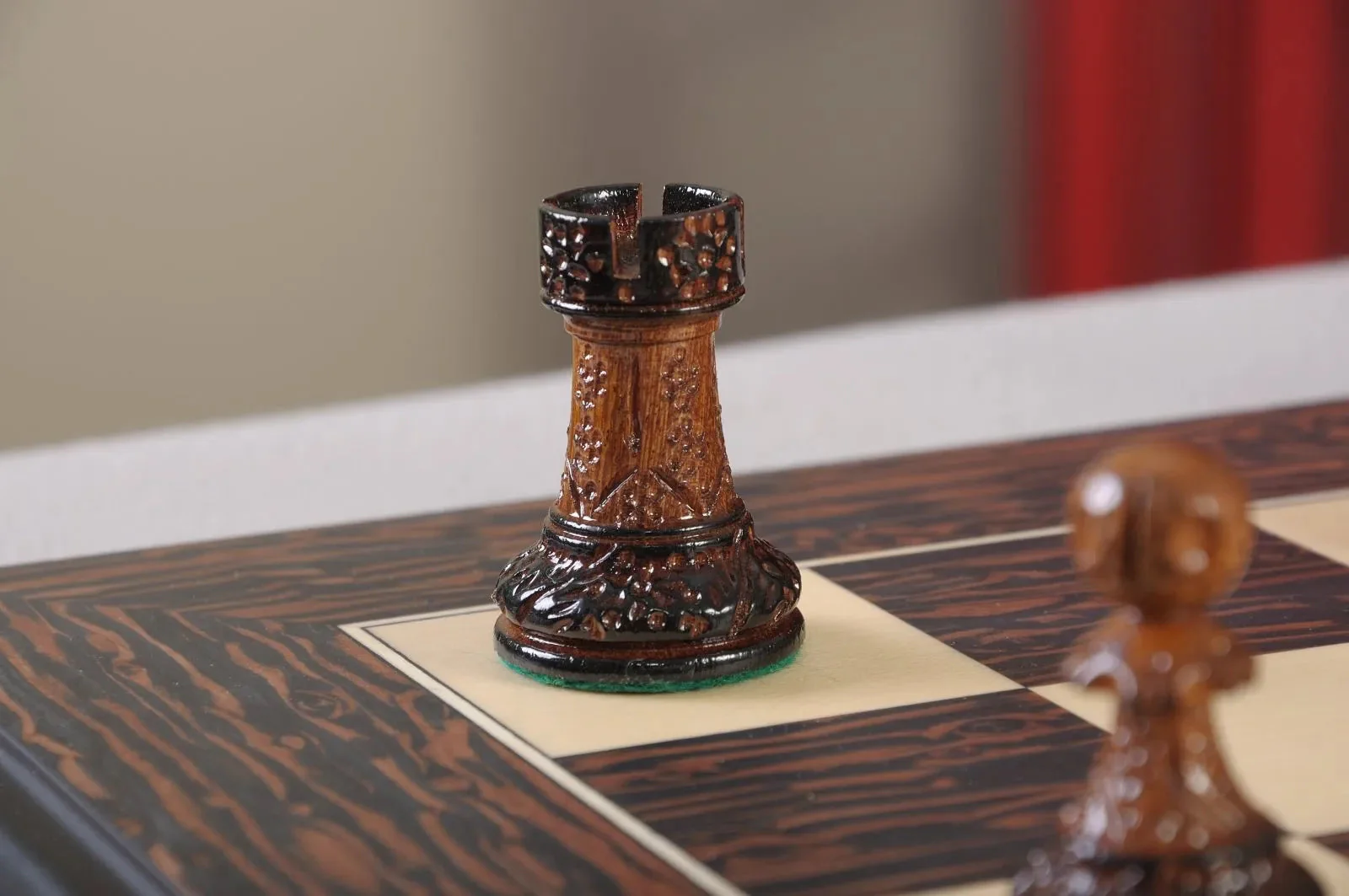 The Burnt Golden Rosewood Reykjavik II Series Chess Pieces - 3.75" King - Image 10