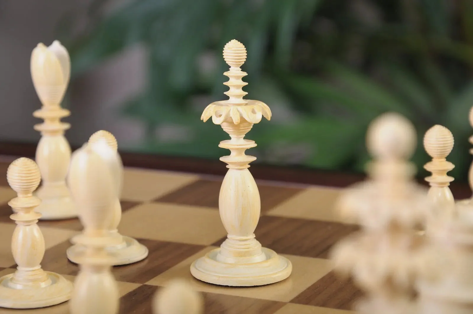 The Calvert Chess Set and Board Combination - Image 3