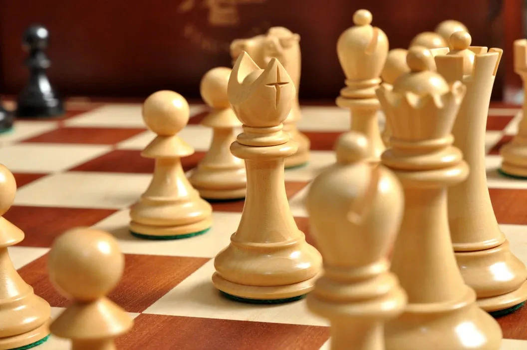 The Capablanca Chess Edition - Reykjavik II Series Chess Set and Board Combination - Image 4