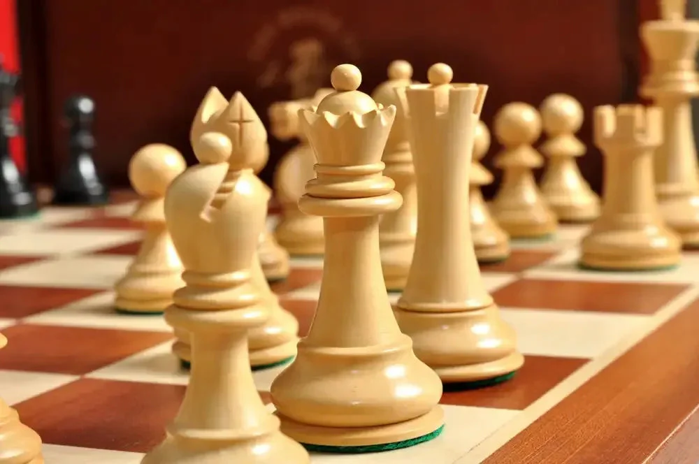 The Capablanca Chess Edition - Reykjavik II Series Chess Set and Board Combination - Image 9