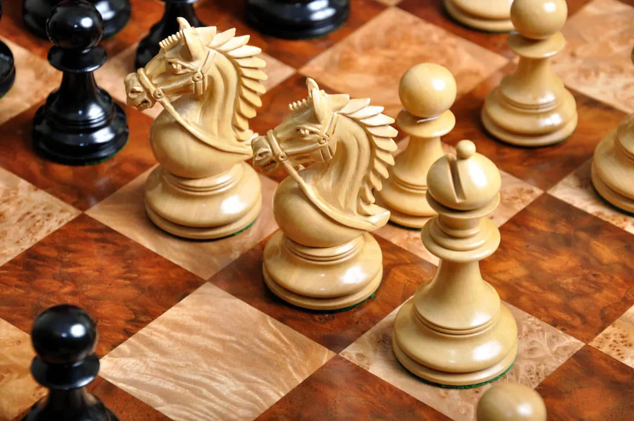 The Chesterfield Series Luxury Chess Pieces - 4.4" King - Image 10