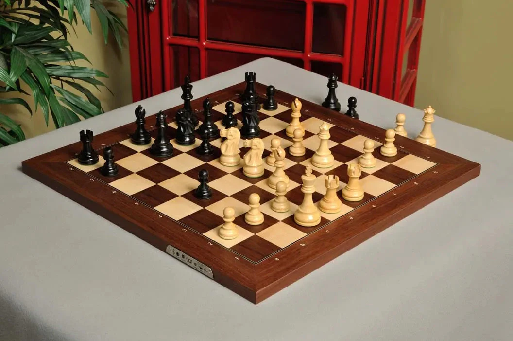 DGT Projects - Bluetooth Rosewood Board with Classic Chess Pieces