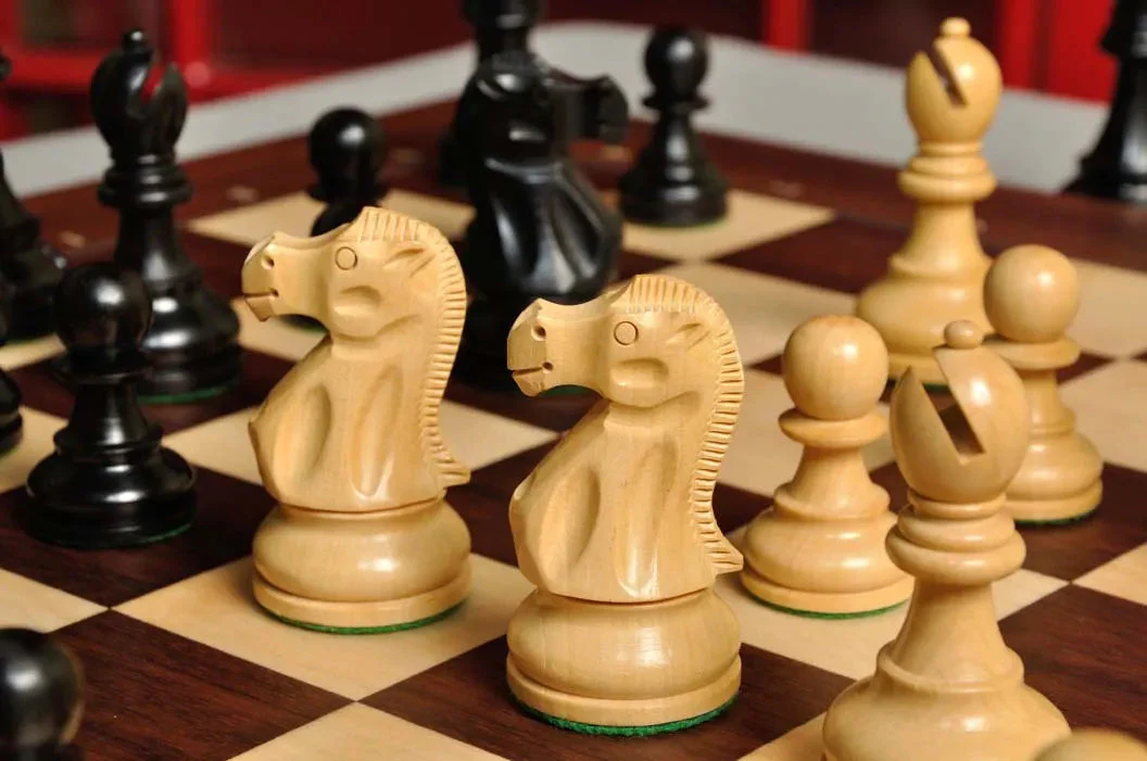 DGT Projects - Bluetooth Rosewood Board with Classic Chess Pieces - Image 3