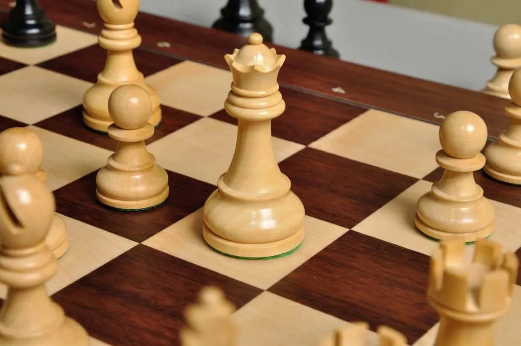 DGT Projects - Bluetooth Rosewood Board with Classic Chess Pieces - Image 4