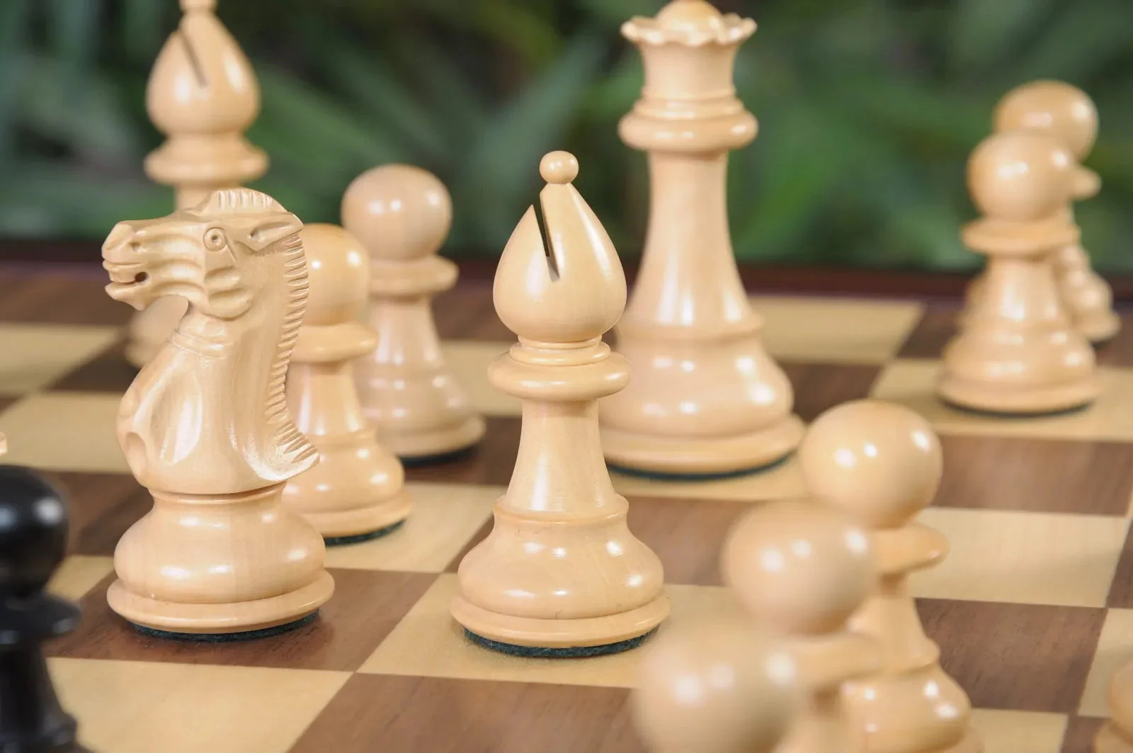 The Classic Series Chess Pieces - 3.5" King - Image 5