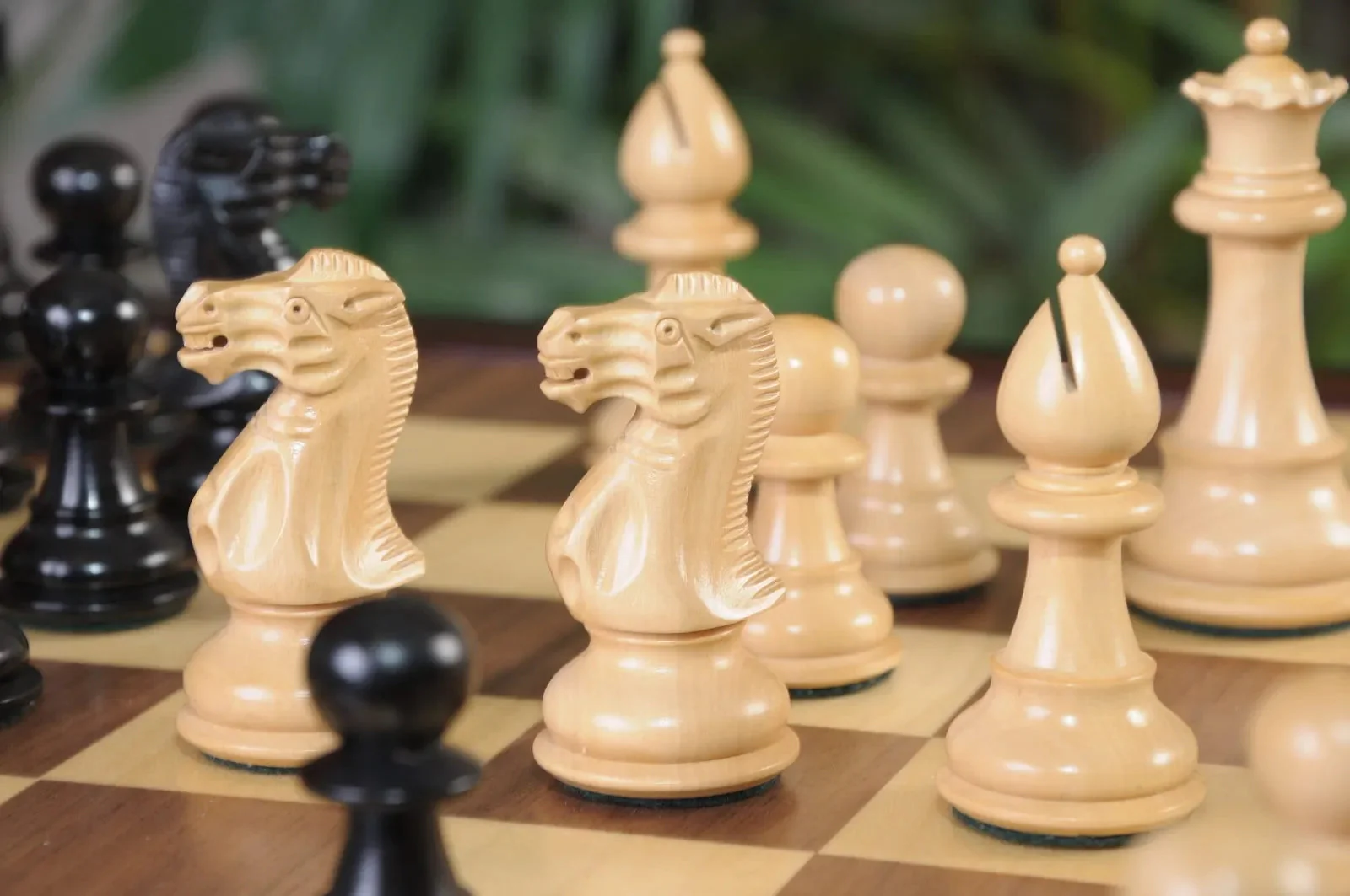 The Classic Series Chess Pieces - 3.5" King - Image 6
