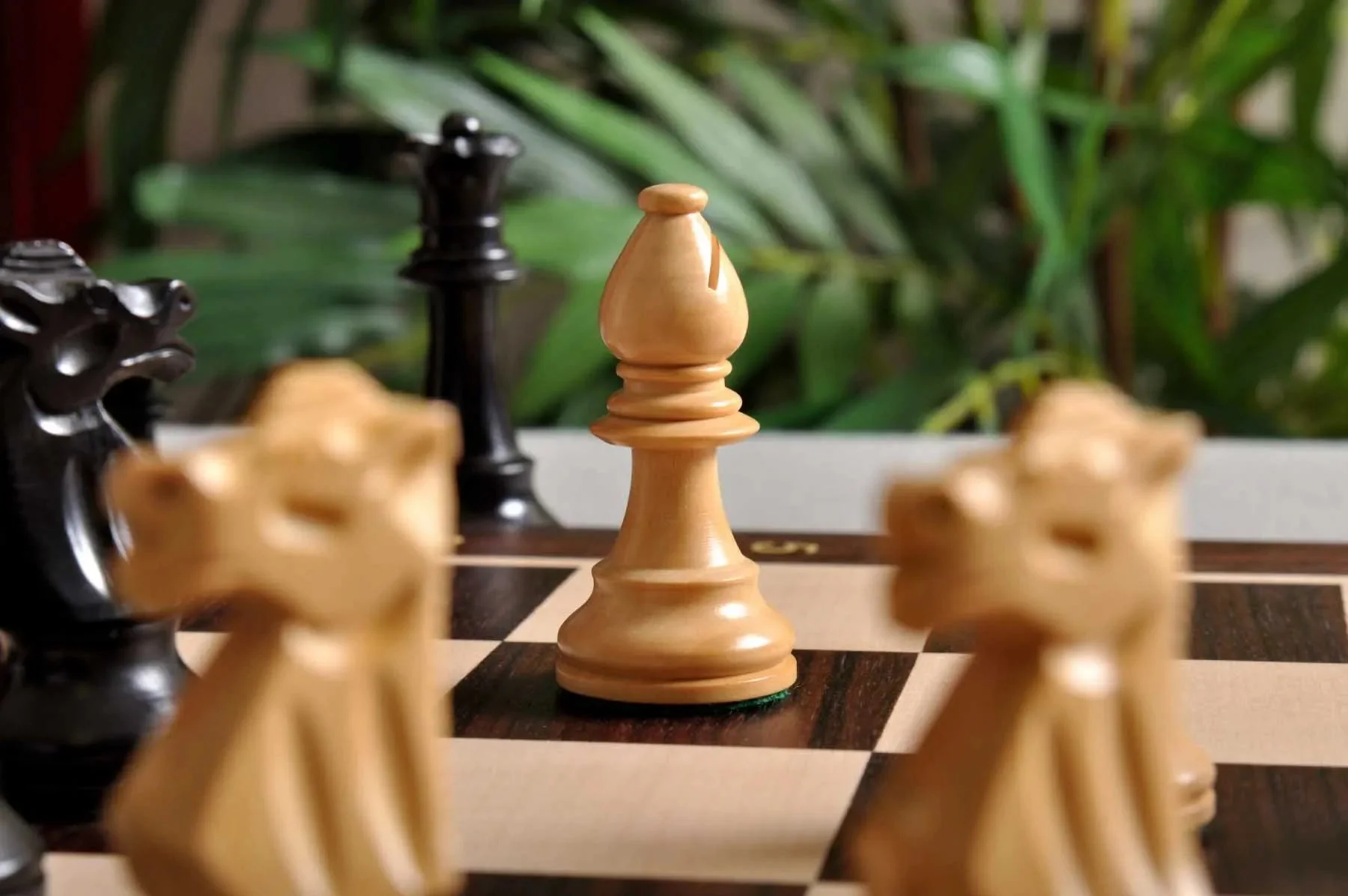 The Club Series Chess Pieces - 3.75" King - Image 7