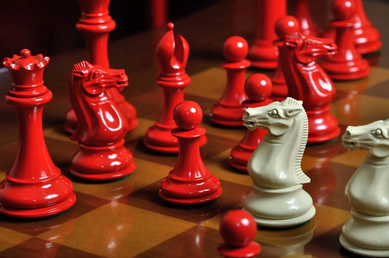 Red and White Lacquered - Image 20