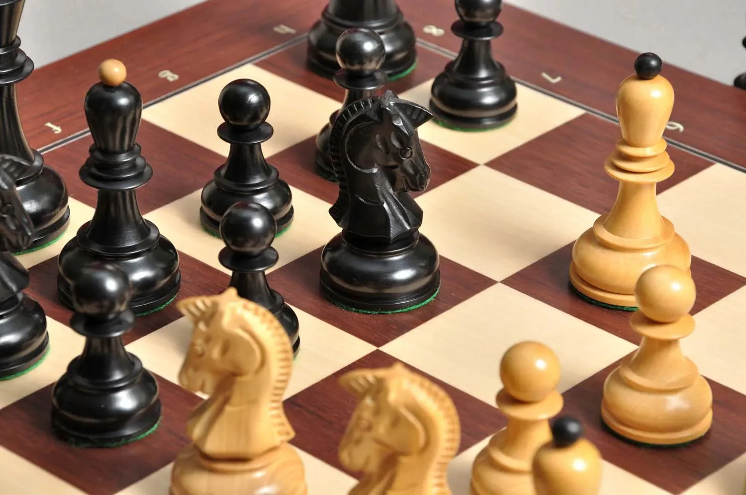 DGT Projects - Bluetooth Rosewood Board with Dubrovnik Chess Pieces - Image 2