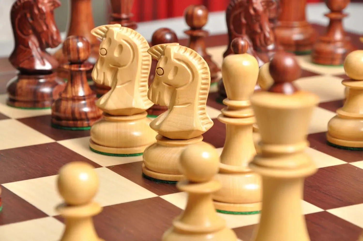 DGT Projects - Bluetooth Rosewood Board with Dubrovnik Chess Pieces - Image 2