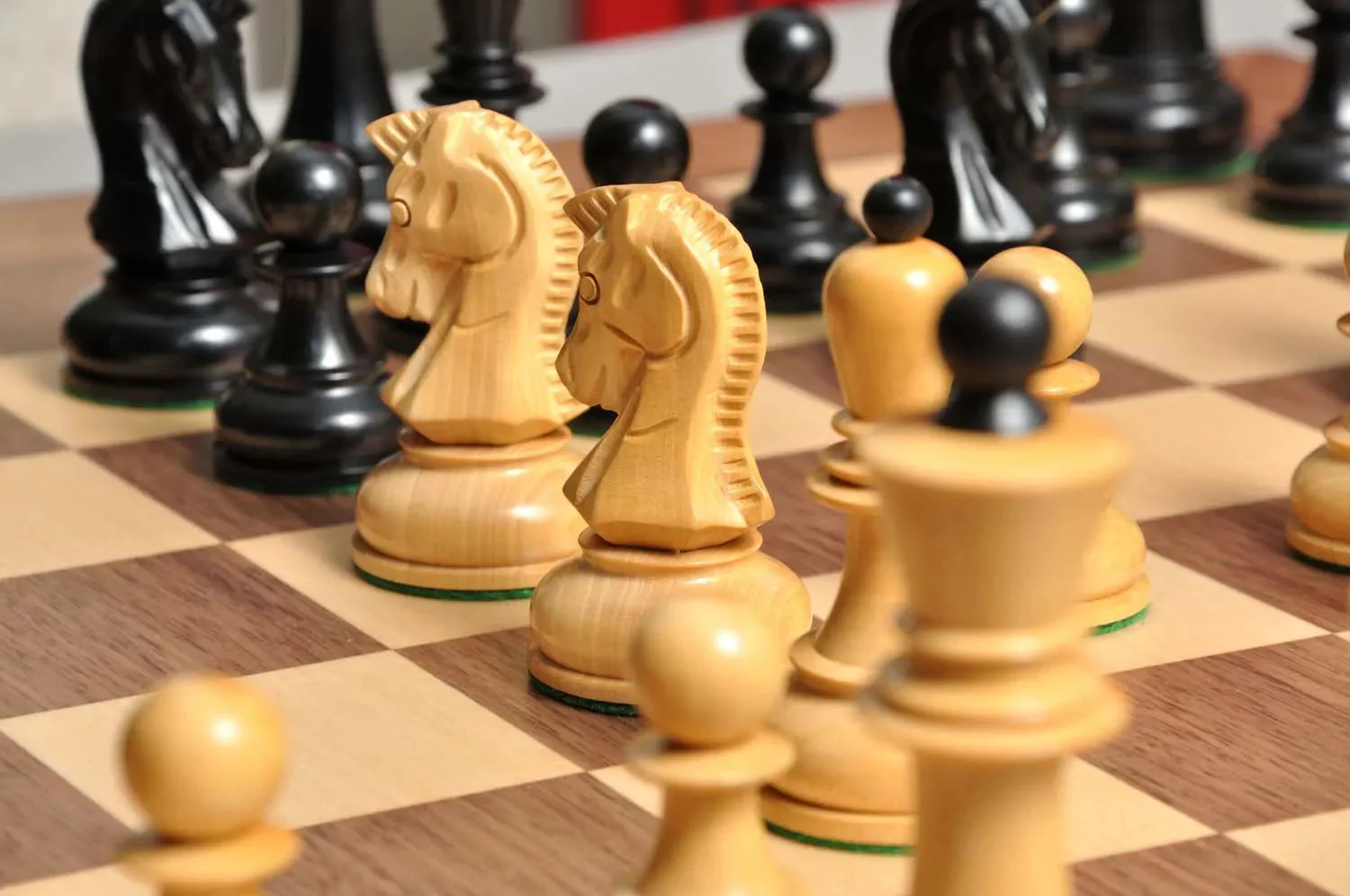 DGT Projects - USB Walnut Board with Dubrovnik Chess Pieces - Image 4