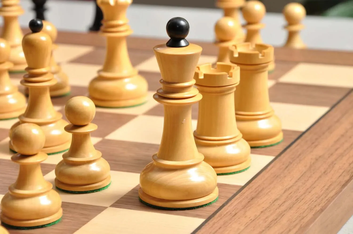 DGT Projects - USB Walnut Board with Dubrovnik Chess Pieces - Image 7
