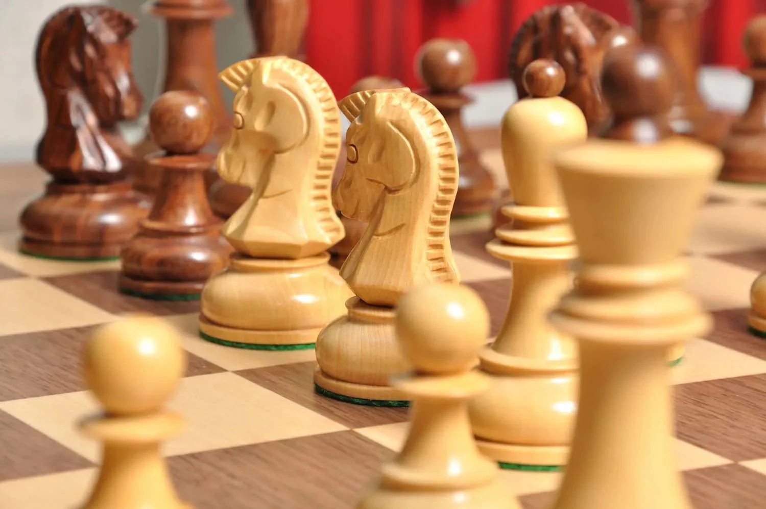 DGT Projects - USB Walnut Board with Dubrovnik Chess Pieces - Image 4