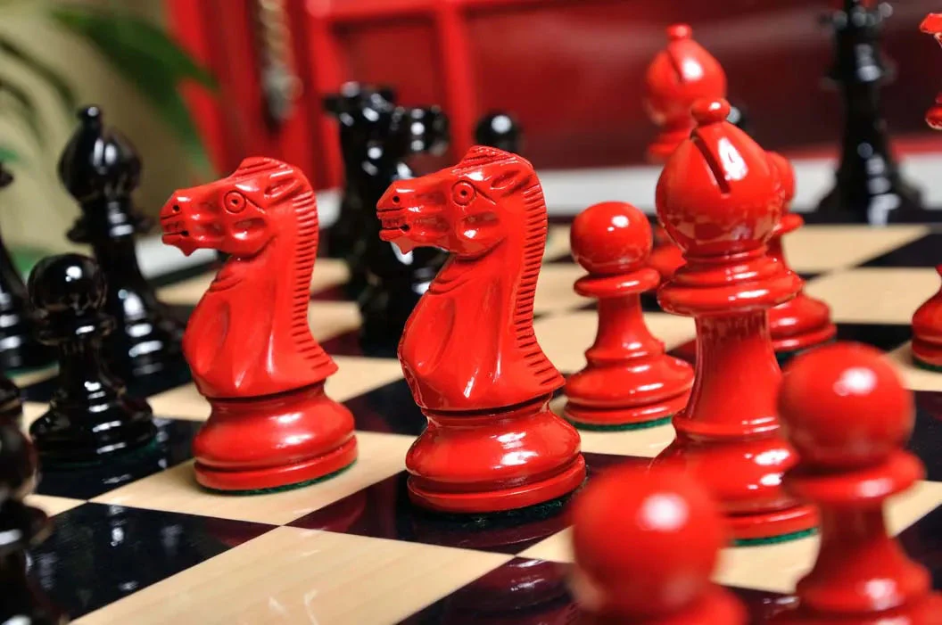 The Grandmaster Regal Series Chess Pieces - 4.0" King - Image 10