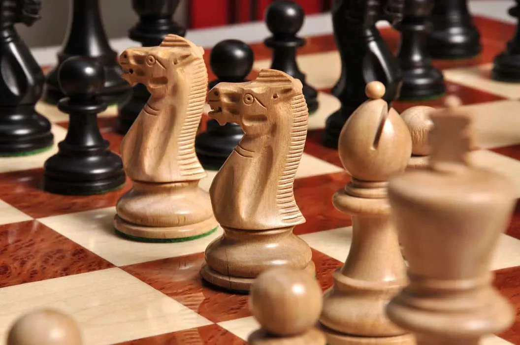The Grandmaster Series Chess Pieces - 4.0" King - Image 46