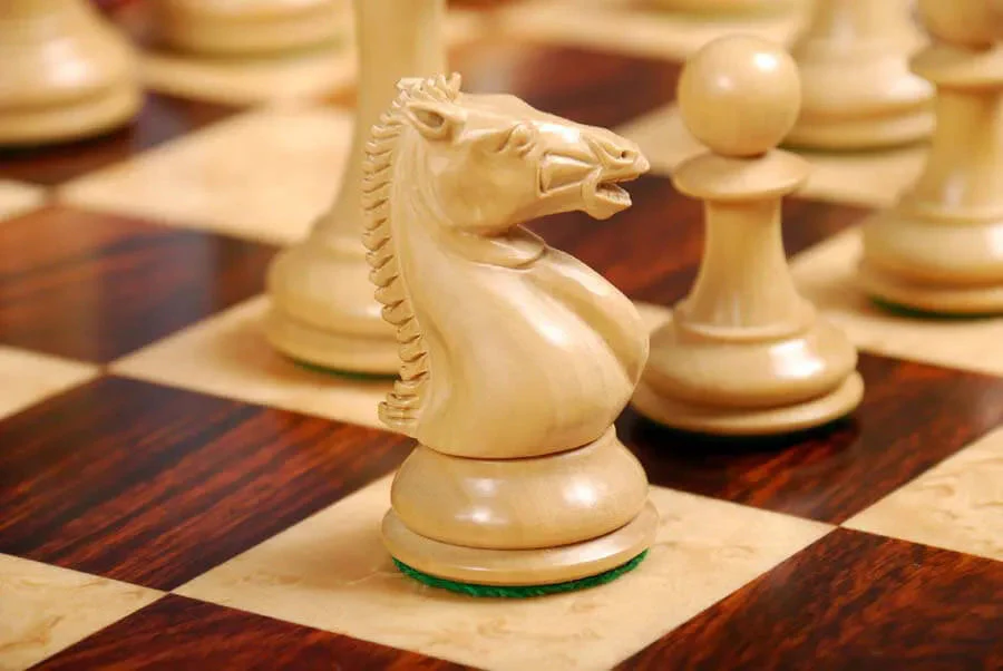 The Hastings Series Luxury Chess Pieces - 4.0" King - Image 12
