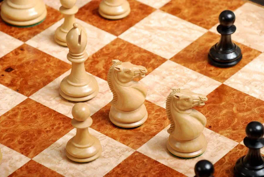 The Hastings Series Luxury Chess Pieces - 4.0" King - Image 2
