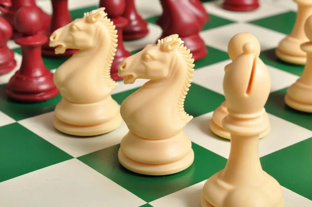The Hastings Series Plastic Chess Pieces - 3.875" King - Image 13