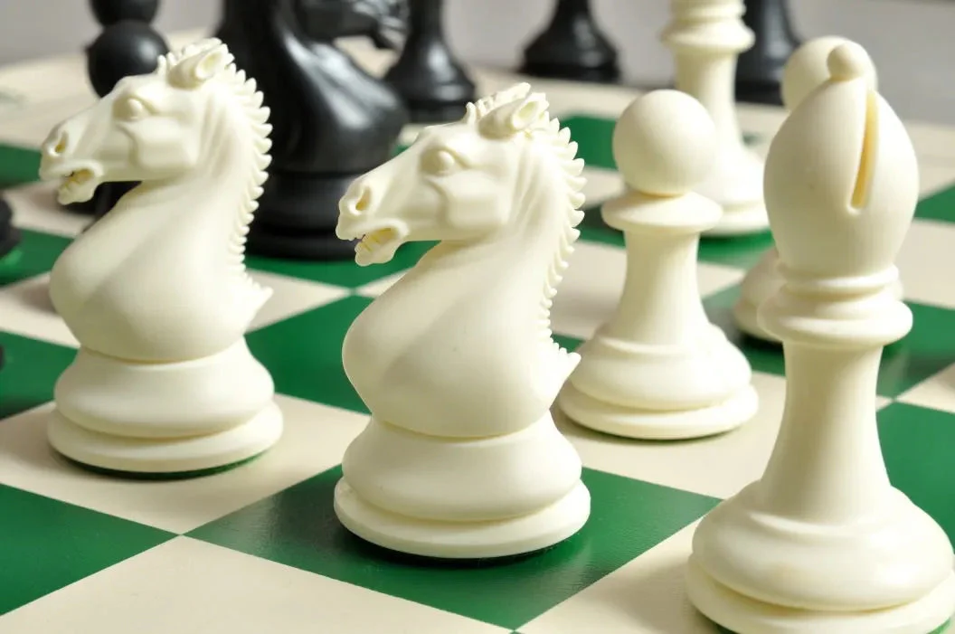 The Hastings Series Plastic Chess Pieces - 3.875" King - Image 19