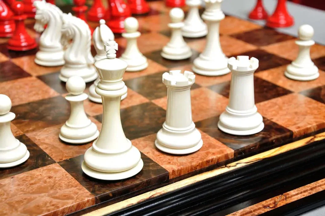 Red and White Lacquered - Image 4