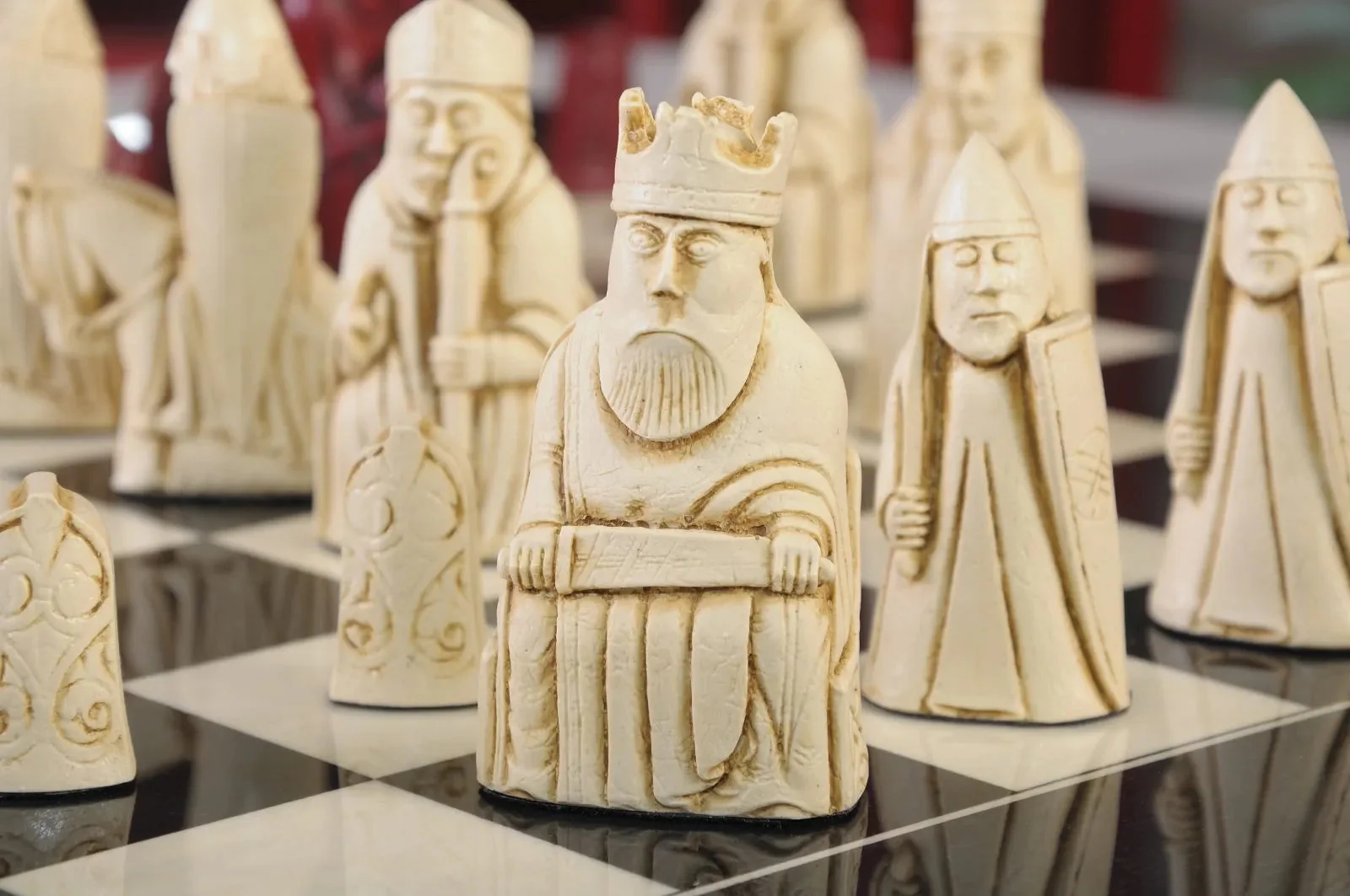 The Isle of Lewis Antiqued Chess Pieces - Red and Natural - Image 3