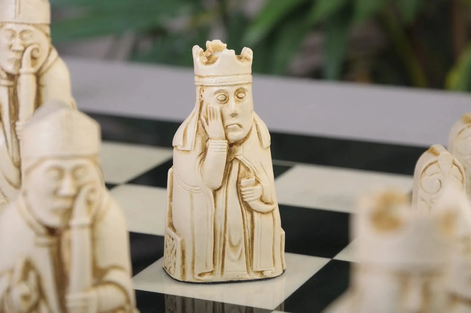 The Isle of Lewis Chess Pieces - 3.5" King - RED and NATURAL - Image 3