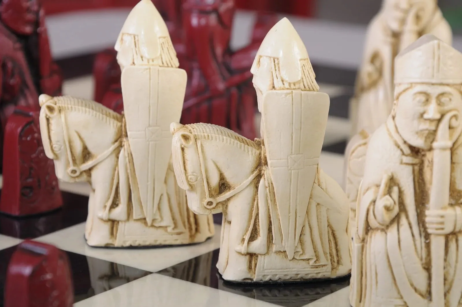 The Isle of Lewis Chess Pieces - 3.5" King - RED and NATURAL - Image 6
