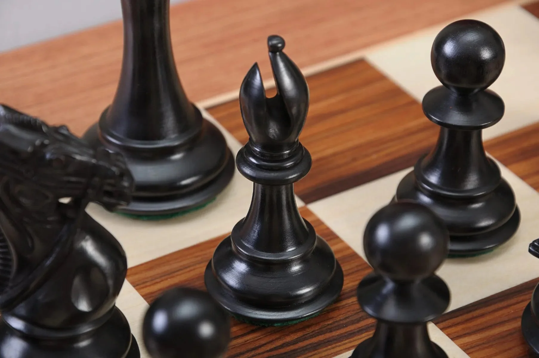 The Leicester Series Chess Pieces - 4.0" King - Image 11