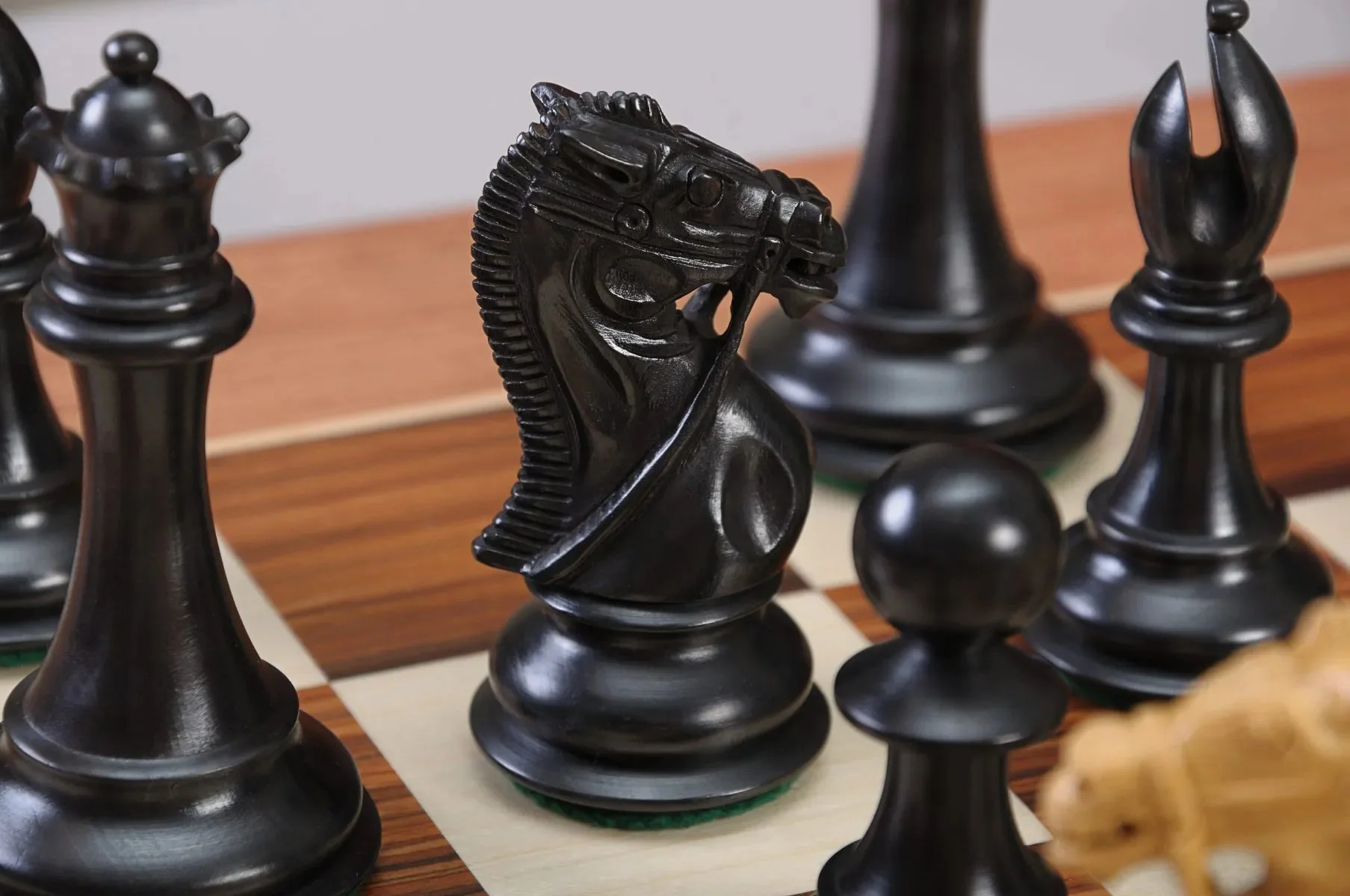 The Leicester Series Chess Pieces - 4.0" King - Image 12