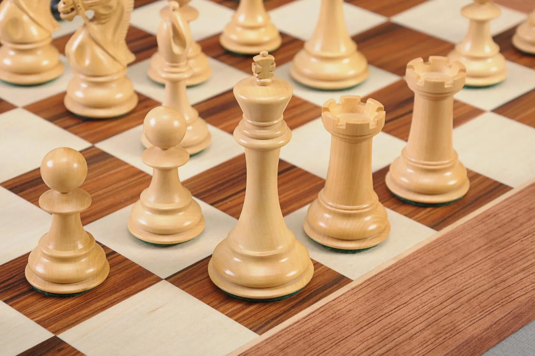 The Leicester Series Chess Pieces - 4.0" King - Image 3