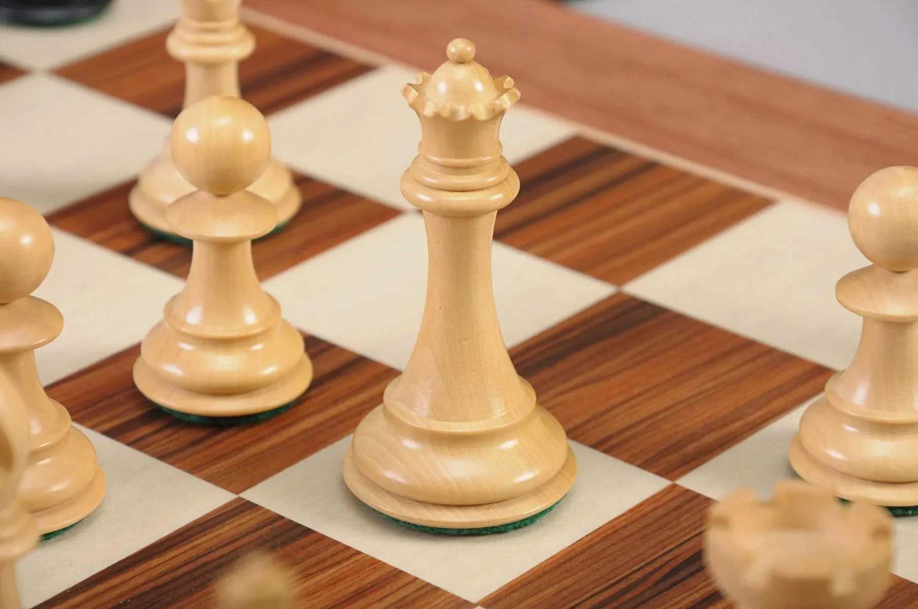 The Leicester Series Chess Pieces - 4.0" King - Image 4