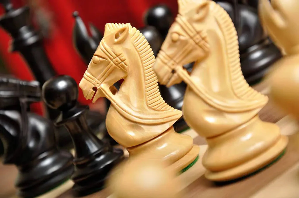 The Leicester Series Chess Set, Box, and Board Combination - Image 12