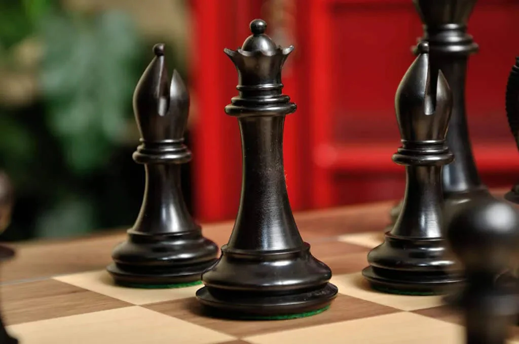The Leicester Series Chess Set, Box, and Board Combination - Image 8