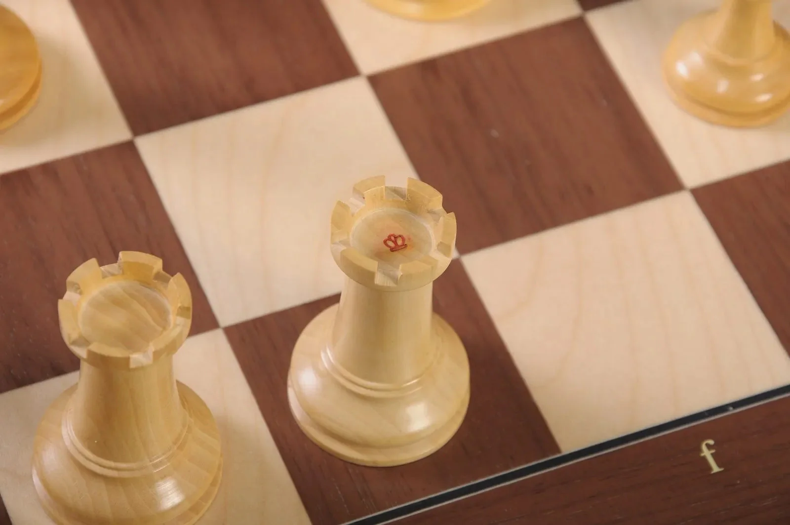 The Mammoth Ivory and Genuine Ebony Collector Series Luxury Chess Set - 4.4'' King - Image 12