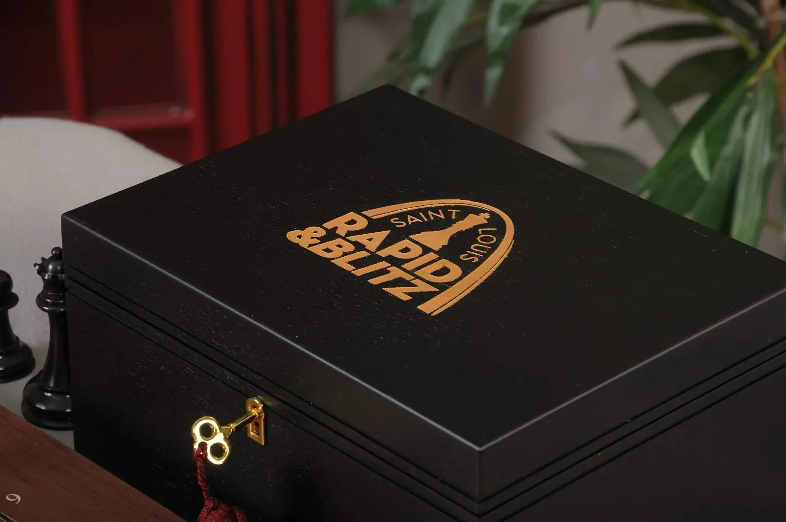 The Mammoth Ivory and Genuine Ebony Collector Series Luxury Chess Set - 4.4'' King - Image 2
