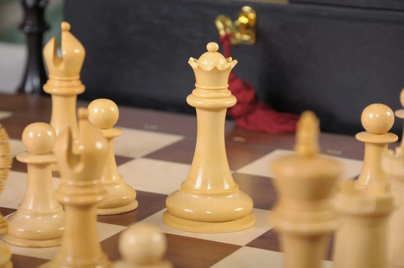 The Mammoth Ivory and Genuine Ebony Collector Series Luxury Chess Set - 4.4'' King - Image 5