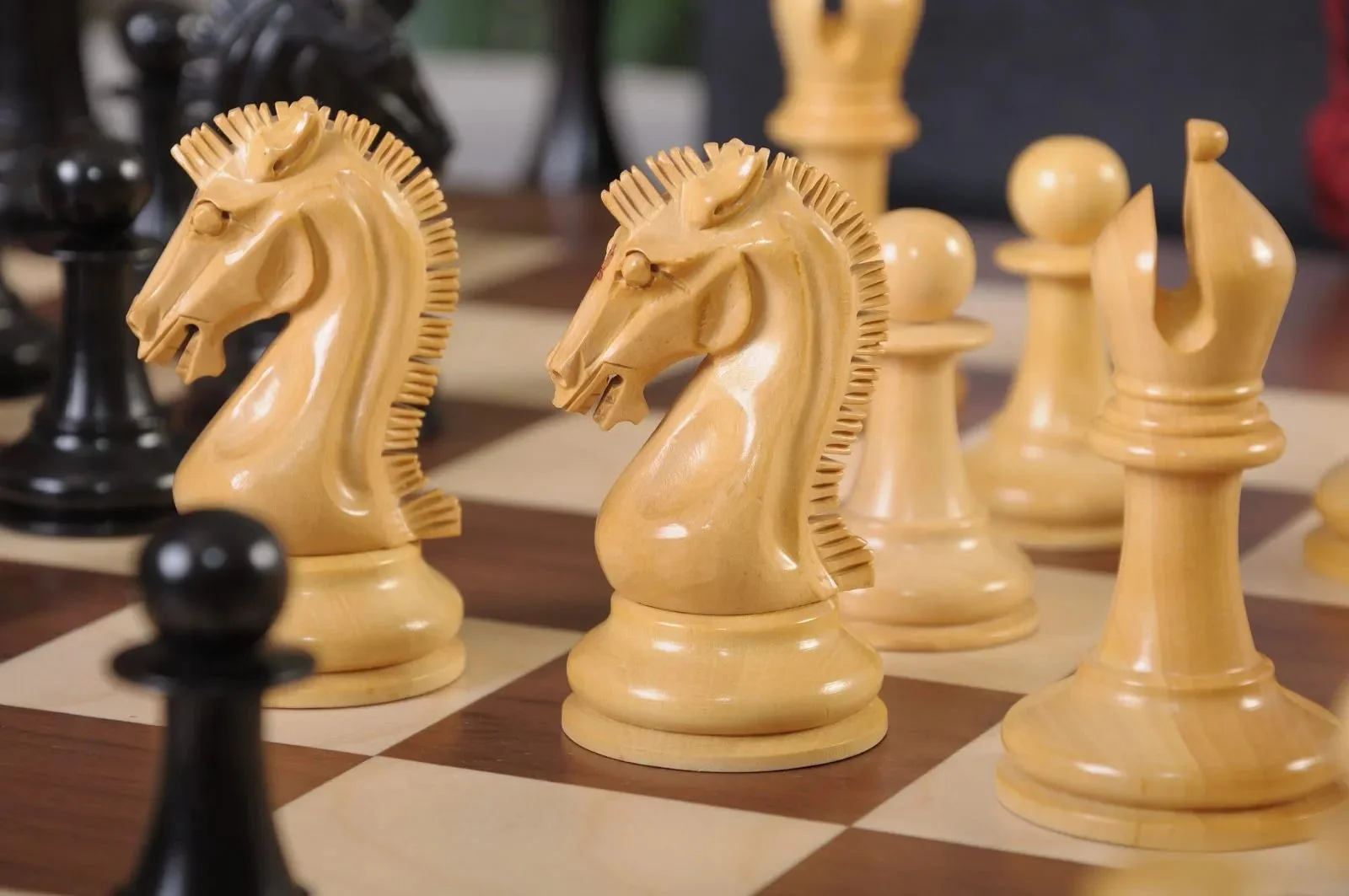 The Mammoth Ivory and Genuine Ebony Collector Series Luxury Chess Set - 4.4'' King - Image 7