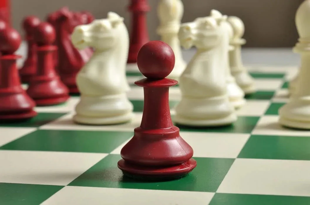 The Marshall Series Plastic Chess Pieces - 3.75" King - Image 10