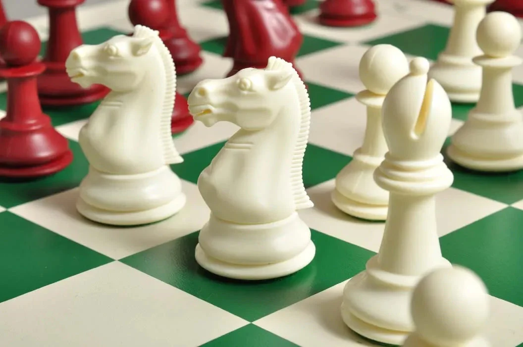 The Marshall Series Plastic Chess Pieces - 3.75" King - Image 12