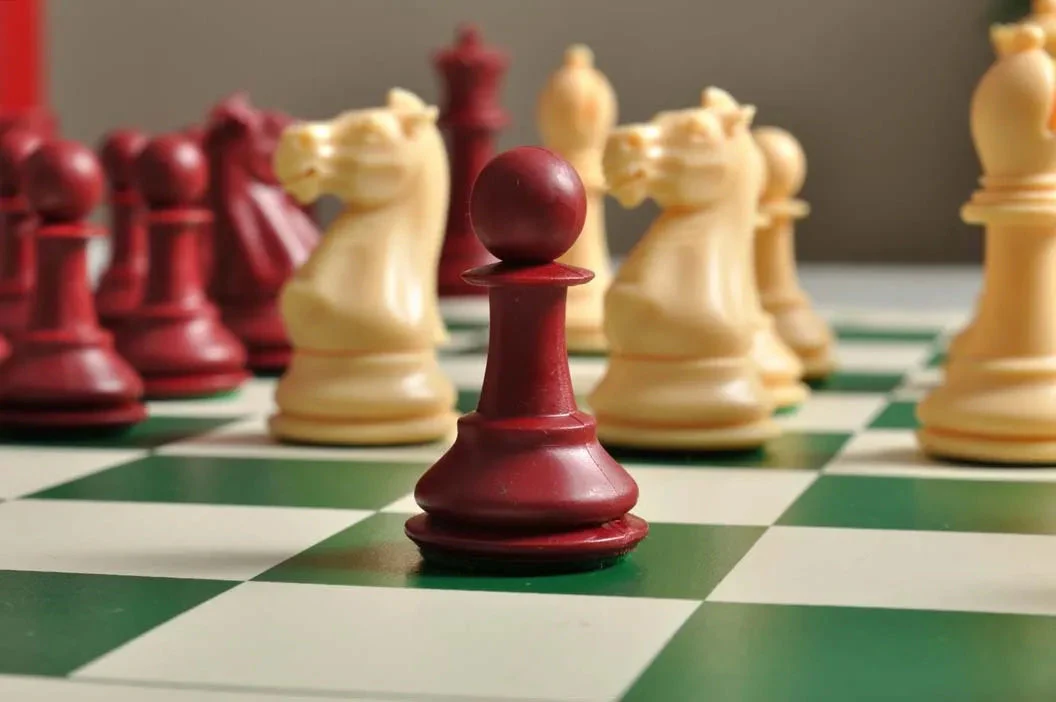 The Marshall Series Plastic Chess Pieces - 3.75" King - Image 15