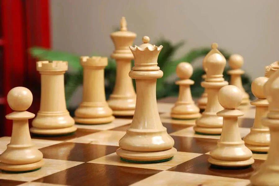 CLEARANCE - The Morphy Series Luxury Chess Pieces - 4.4" King - Image 4