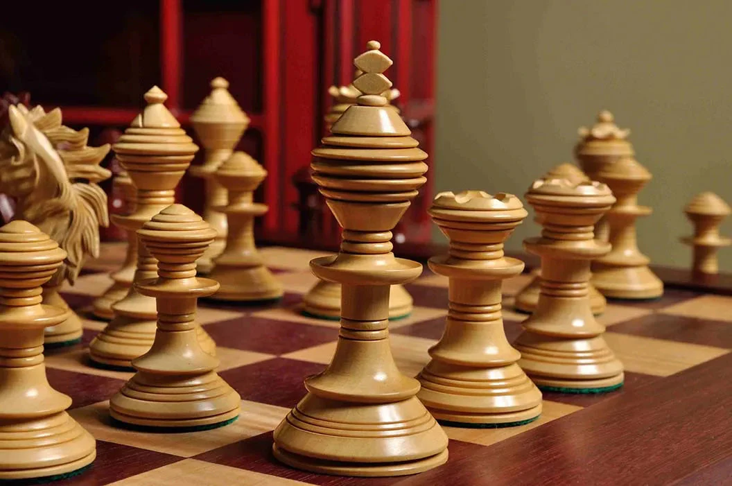 The Pavia Series Luxury Chess Pieces - 4.4" King - Image 3